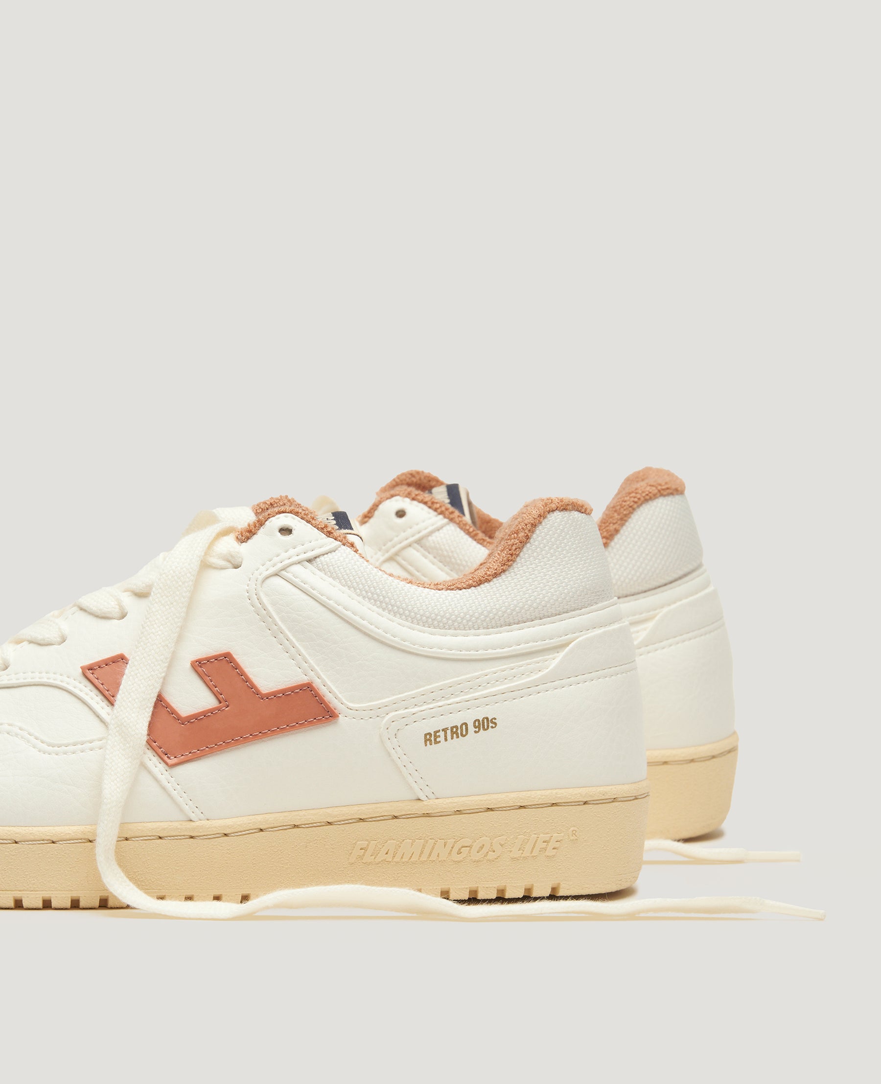 RETRO 90s WHITE APRICOT VANILLA