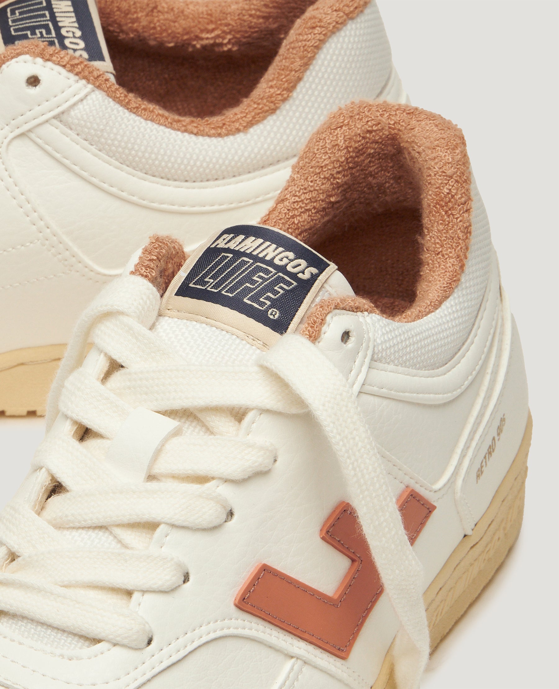 RETRO 90s WHITE APRICOT VANILLA