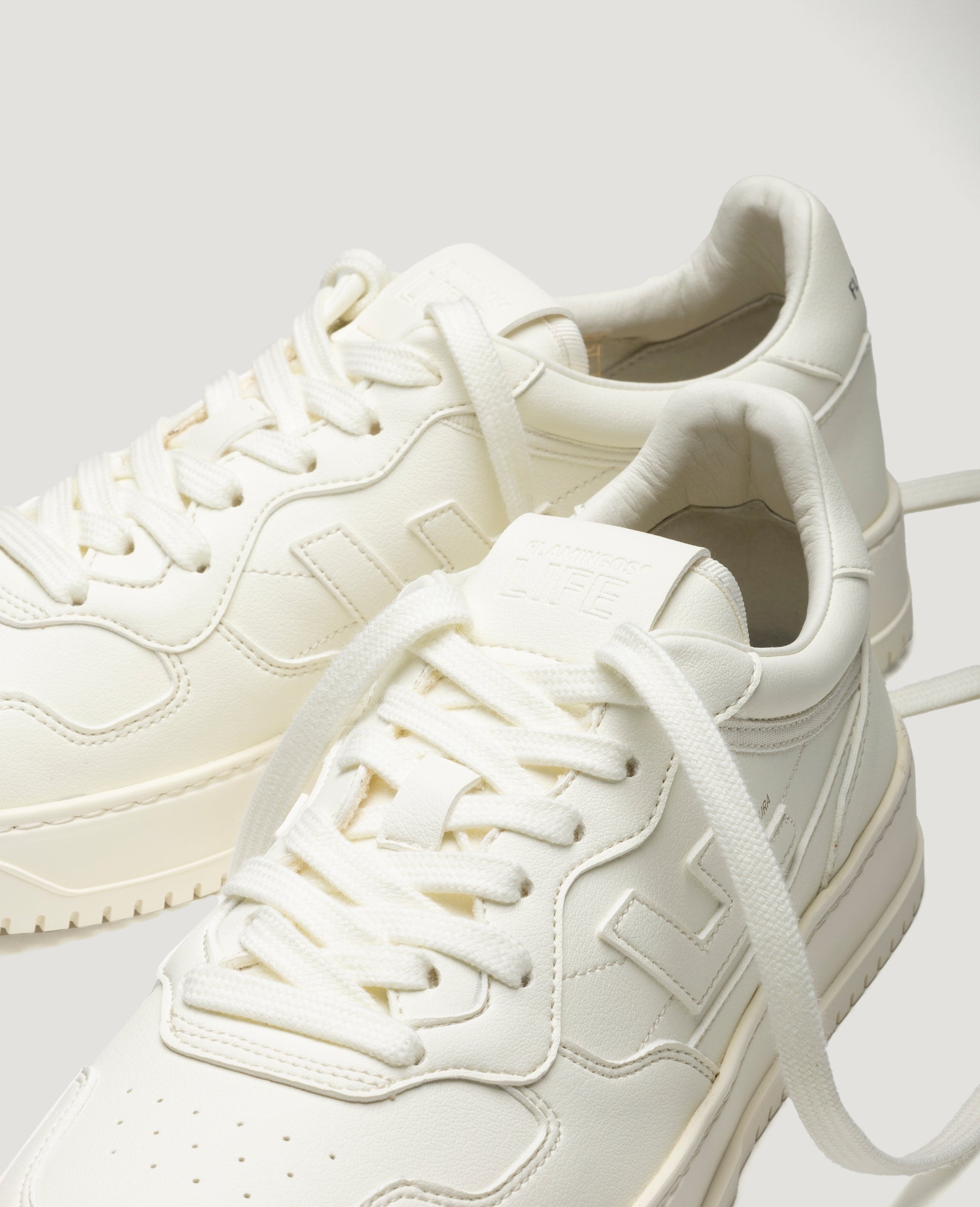 VENTURA CLEAN WHITE